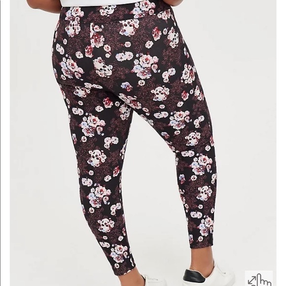 TORRID pixie pant, black floral skull print! - Picture 2 of 7